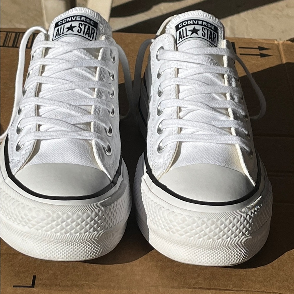 Converse Lift Low Top Platform Chucks
